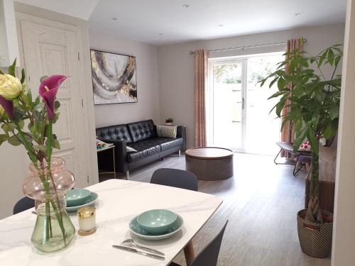 Boscombe House | Bournemouth cottage 6mins from beach, free parking