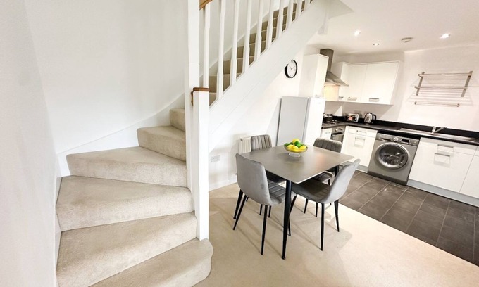 Stockton-on-Tees House | Bourneville House by Blue Skies Stays