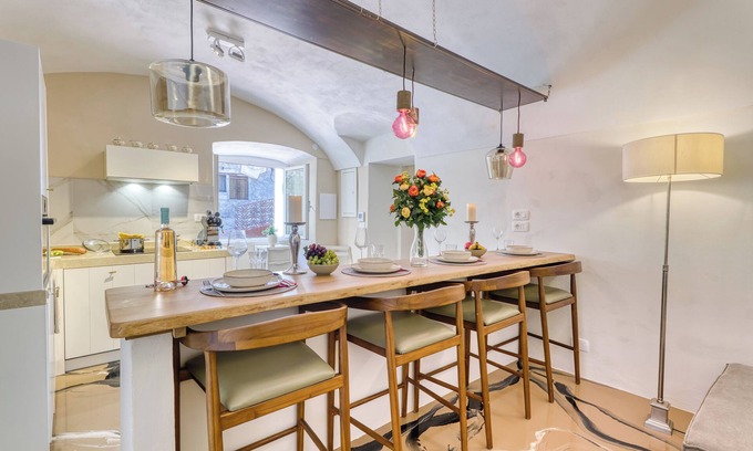 Old Town Apartment | Boutique Apartment Casa Del Nobile, Ventimiglia, Italy