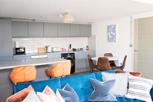 Warrington Apartment | Boutique apartment quiet area everythings close