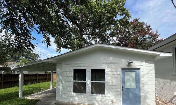 Cayce House | Boutique Bungalow close to USC/Ft. Jackson
