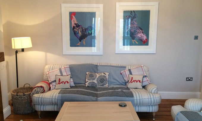 Mumbles House | Boutique Cottage in the heart of Mumbles with parking - family & dog friendly!