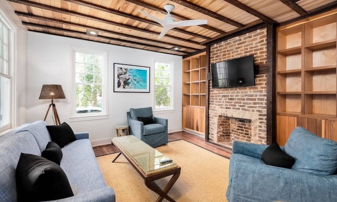 Cannonborough Elliotborough House | Boutique Home & Resort Pool ‘Tuckertown’