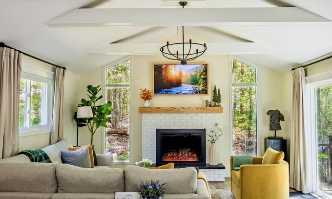 Tobyhanna House | Boutique Home: Tranquil Lake. Hot Tub. Fire Pit. Community Pool. Golf Course
