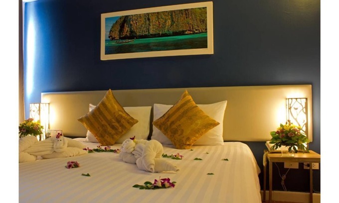 Karon Hotel | * Boutique hotel standard room #19, 3 min walk to karon beach *