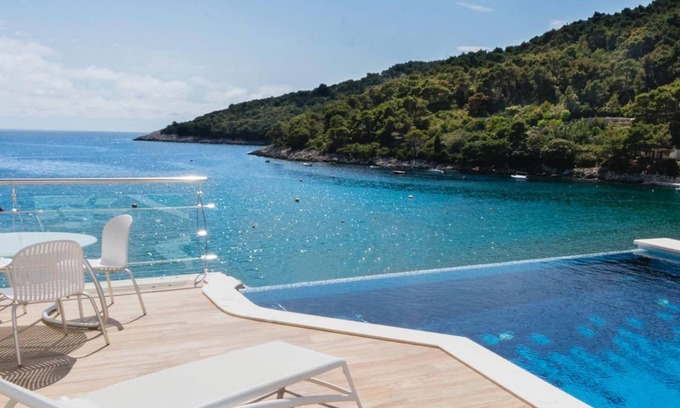 Saplunara Apartment | Boutique Pine Tree apartments