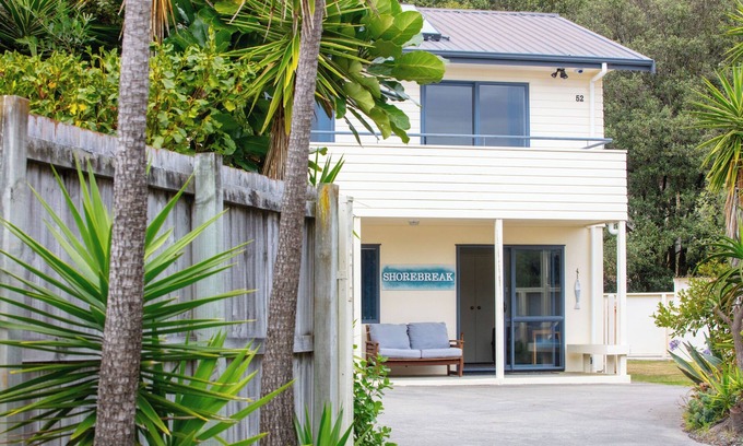 Bowentown House | Bowentown Relax - Waihi Beach Downstairs Unit