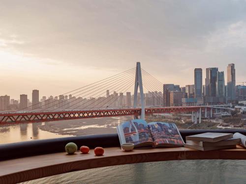 Yuzhong Hotel | Boys2men