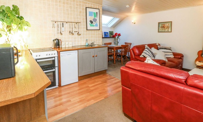 Okehampton Cottage | BRACKEN COTTAGE, pet friendly, with a garden in Bridestowe