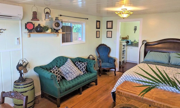 Westlake Cabin | Brakeman's Bay - Charming Lakefront Studio - Wheelchair Accessible