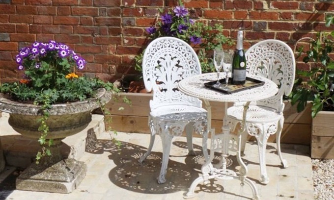 Turville House | Bramble Bank 'cartshed'-1 Bed Cottage-sleeps 2