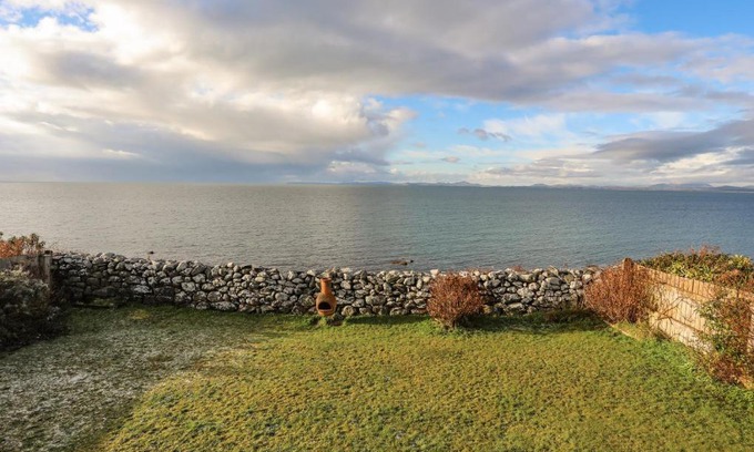 Llandanwg House | Bramble Bank
