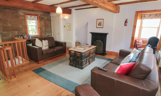 Staithes House | BRAMBLE CORNER COTTAGE, family friendly in Staithes