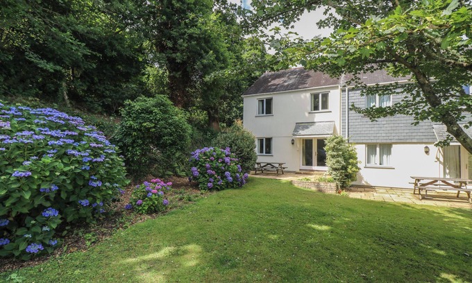 Falmouth House | BRAMBLE COTTAGE, pet friendly in Falmouth