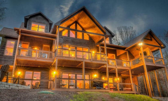 Mineral Bluff Cabin | Branch Oak Manor - Million Dollar Views | Hot Tub | Fire Pit
