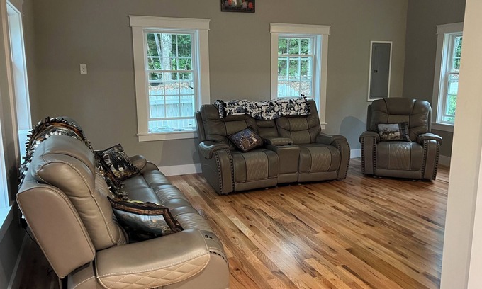 Bridgton House | Brand new 1870’s farm house with a total renovation with lakes and moubtains