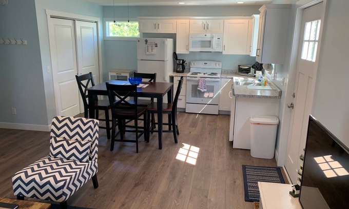 Frankfort Apartment | Brand new 2 bedroom carriage house with patio in the heart of Frankfort!