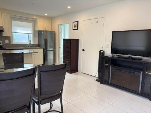 West Point Grey Apartment | Brand New 2bedroom Suite with Parking