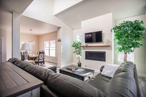 Leadville House | Brand New 4bd Modern Home in Leadville