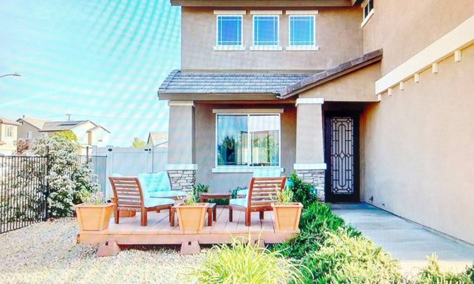 Hesperia House | Brand New 4bedroom pool/spa house with game room and/play ground