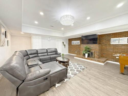 Fort Walton Beach Villa | Brand New 5-Bedroom Beach Villa -1 Minute to Beach