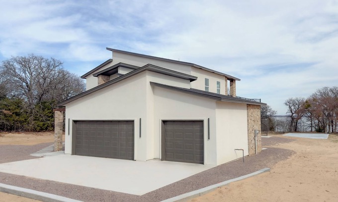 Kingston House | Brand new Beachside Alcove w/all amenities, private pickleball court &game room