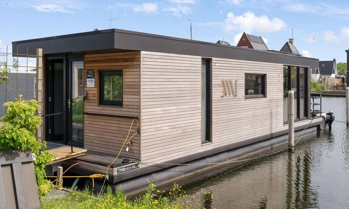 Stavoren Boat Rental | Brand new Boathouse on the water in Stavoren