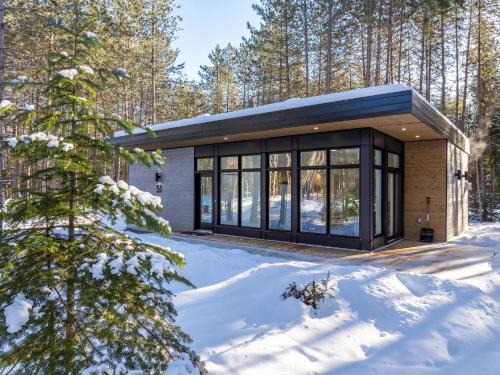 Mauricie Ski Chalet | Brand New with SPA - Le Repaire du Lievre Blanc