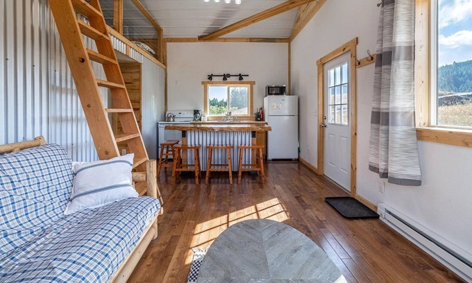 East Glacier Park Cabin | Brand new cabin, down the road from Glacier National Park, near East Glacier