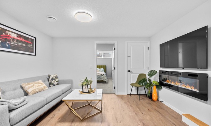 Keith House | Brand-New Cozy-2BR|1Bathroom Suite Nr Calgary|HWY1&Banff|Sleep4