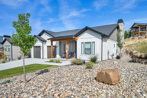 Wolf Creek House | Brand NEW Entire home in Eden Utah