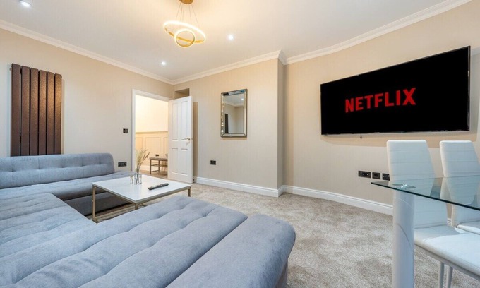 Bromley South House | Brand New House by Canary Wharf/Bow