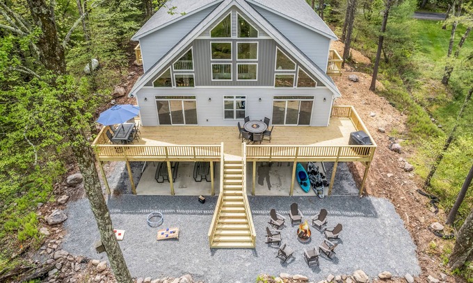 Blakeslee House | Brand New Lakefront 6k sqft Luxurious 9 BR Property in the Poconos!