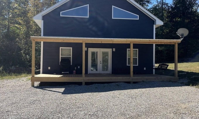 Bronston House | Brand new Lakehouse in Bronston 2 Bedroom with large loft