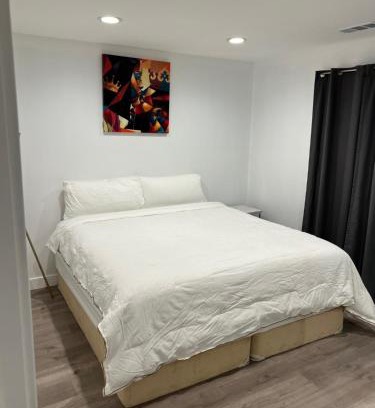 Lake Balboa House | Brand new private one bed one bath home with private parking for 2