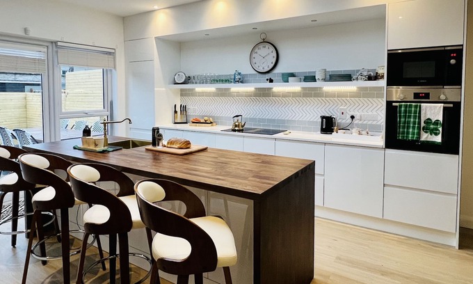 Dublin House | Brand New Renovation: Dublin central: Gilligan House