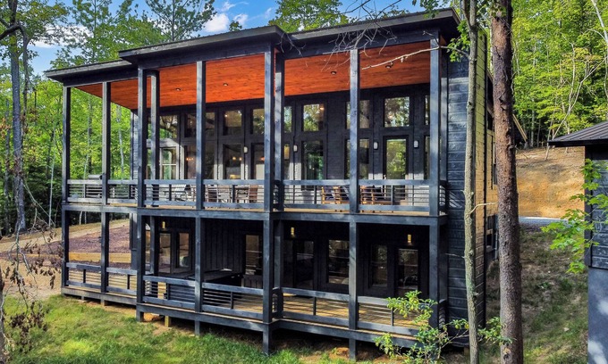 Williamstown Cabin | Brand New Rustic-Modern Retreat! Hot Tub, Fireplaces & Expansive Deck, Game Room