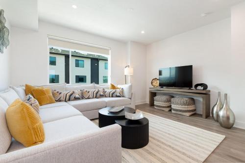 Grand Junction House | Brand NEW Townhome! Luxury AND Convenience - NO EXTRA FEES!