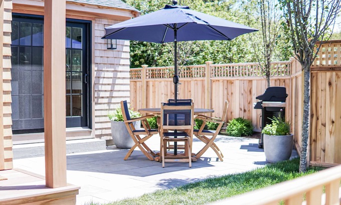 Nantucket Town Cottage | Brand new upscale cottage-great location