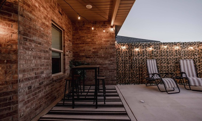 Lubbock House | BRAND NEW Upscale Cozy Family Townhome