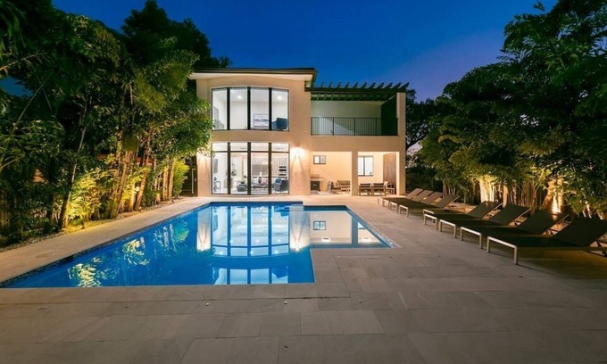 Coral Terrace Villa | Brand new Villa for 14 ! Pool / PING PONG