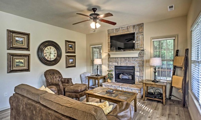 Branson West Villa | Branson West Villa with Golf Course View and Pool!