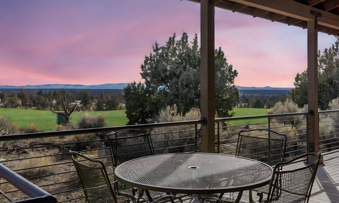 Powell Butte Cabin | Brasada Ranch | 2 Full Suites | On Golf Course