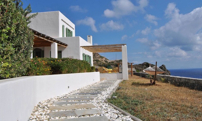 Milos Villa | Bravo's Hill Residence (Mantrakia)