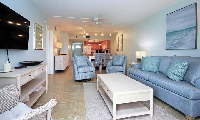 Sanibel House | Breakers West B5 Beach side condo with pool