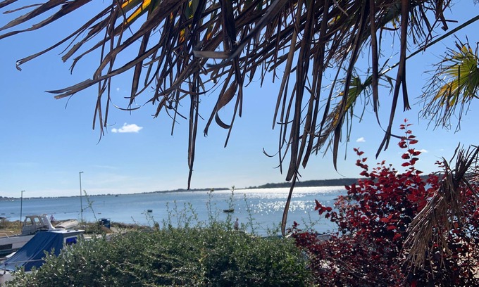 Poole House | Breath Taking Views - Sea Breeze - A Holiday Home on the shore of Poole Harbour