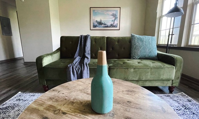 Ferndale House | Breathtaking 1BD/1BA w/Balcony + Gym - Little Rock