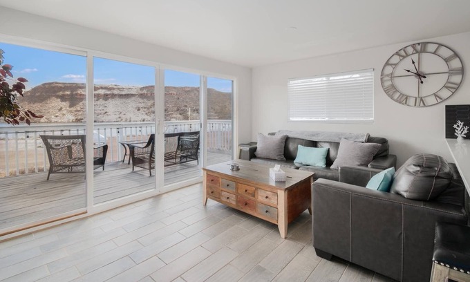 Fort Collins House | Breathtaking lakefront at Horsetooth Inlet Bay