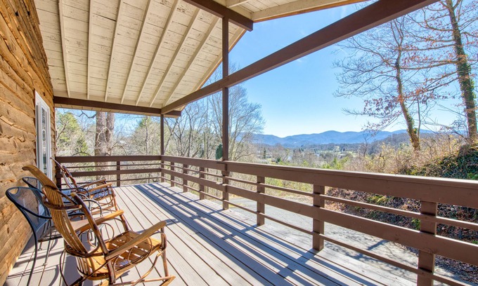 Waynesville House | Breathtaking mountain home with amazing views, firepit, & central AC - 2 dogs OK