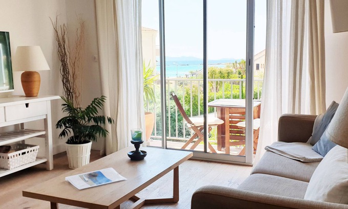Le Lavandou Apartment | Breathtaking sea view apartment on St Clair Beach.